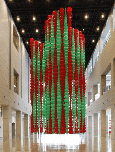 카발라 · plastic baskets, steel frame, variable installation · 16m · 2013, [출처] 대구미술관 홈페이지 · plastic baskets, steel frame, variable installation