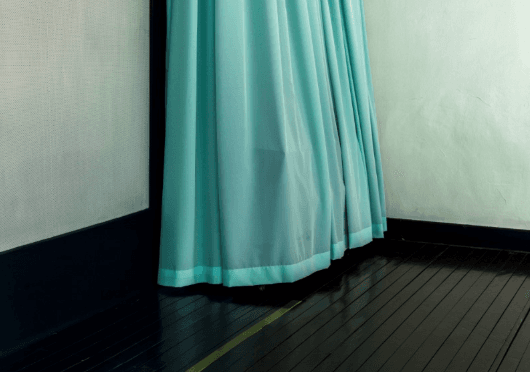 멀리 가까이 중간_psychiatric hospital- #10 · 울트라크롬 아카이벌 피그먼트 프린트 · 140 x 185 cm · 2020