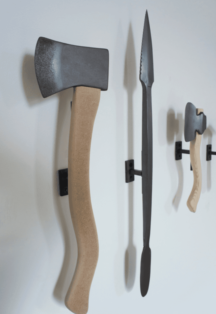 이의성_적합하지 않은 도구의 탄생 · The Birth of Unsuitable Tools_ 나무조각, 흑연, Birth Records of Tools · 가변크기 · 2015