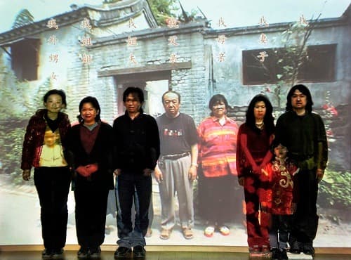 송동, 가족 사진관 · 비디오 퍼포먼스 설치 · 가변크기 · 1998-2011