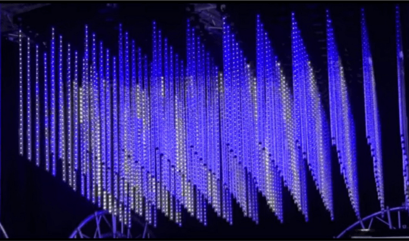신성철, Fireworks in the underpass · 줄타입 개별컨트롤 LED조명 · 2 x 2 m · 2021 · 신성철, Fireworks in the underpass