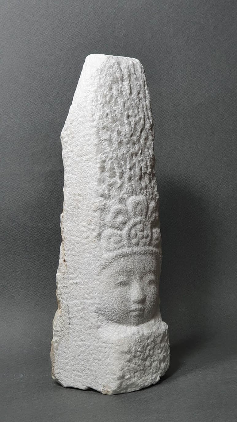 얼굴 · 대리석 · 7x10x32cm · 2021 (출처= 누크갤러리) · Face · Marble