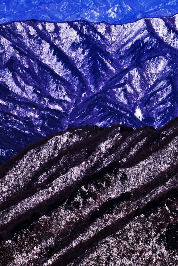 Blue Mountain 2151 · Archival Pigment Print on Hanji · 160X107cm · 2021 (이미지 제공 = 자하미술관) · Blue Mountain 2151 · Archival Pigment Print on Hanji