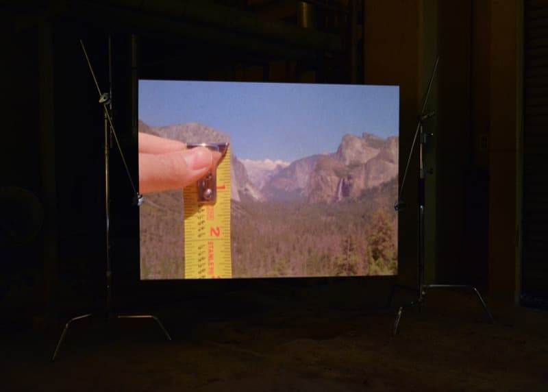 *이전 작품 참고 이미지 피사계심도(still image) · HD video and C-stand, 스테레오 사운드 · 06:00 · 2019 © SongEun Art and Cultural Foundation and the Artist. All rights reserved (이미지 출처 =송은아트큐브)