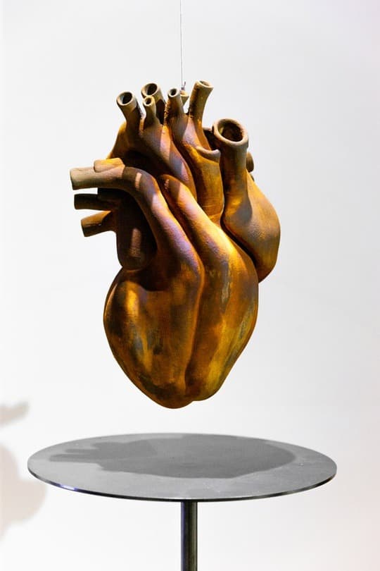 맞닿은 숨-머문 말 · 3D print, ABS · 35×35×150cm · 2021 (출처= 대전테미예술창작센터) · Adjoining breaths: Remaining Words · 3D print, ABS