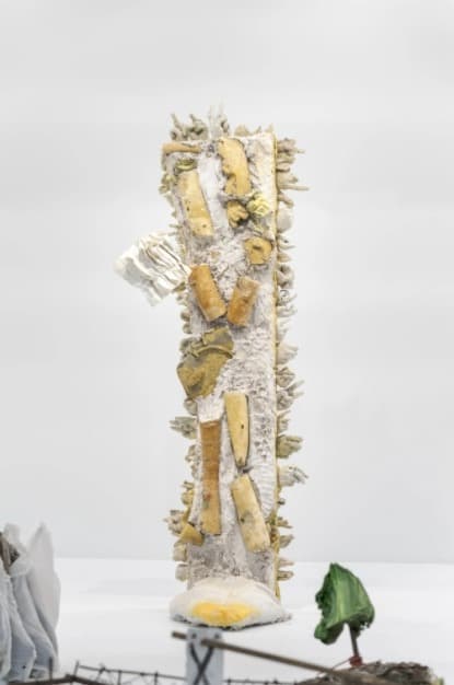 X Fuck(Working Title) · concrete, steel, paperback publication · 192x64x73cm · 2021 (이미지 출처 = 바라캇 컨템포러리)