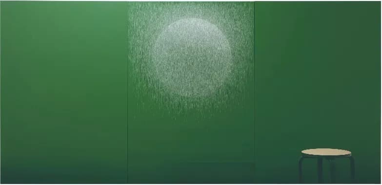 Green · Acrylic,Canvas,Stool · 3368x1622mm · 2020 (출처= 프로젝트 스페이스 미음) · Green · Acrylic,Canvas,Stool