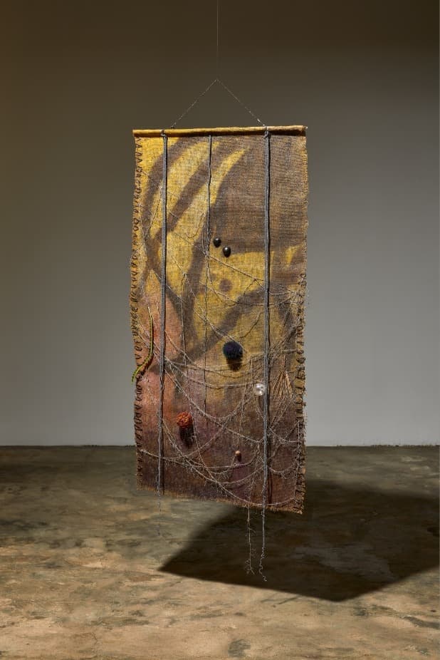 Uneasy symbiosis #21-5 · Mixedmedia on Jute · 120x60cm · 2021 (이미지 제공 =  갤러리 너트) · Uneasy symbiosis #21-5 · Mixedmedia on Jute