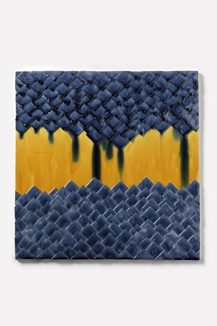 무제 · 백자, 1170℃ 소성, 도판에 첩화 · 36 x 36cm · (출처= 모리스갤러리) · Untitled