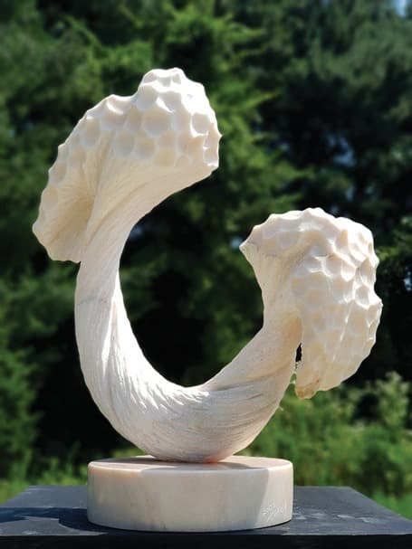 연결 · 포르투갈 대리석 · 33 x 17 x 38cm · (출처= 모산조형미술관)