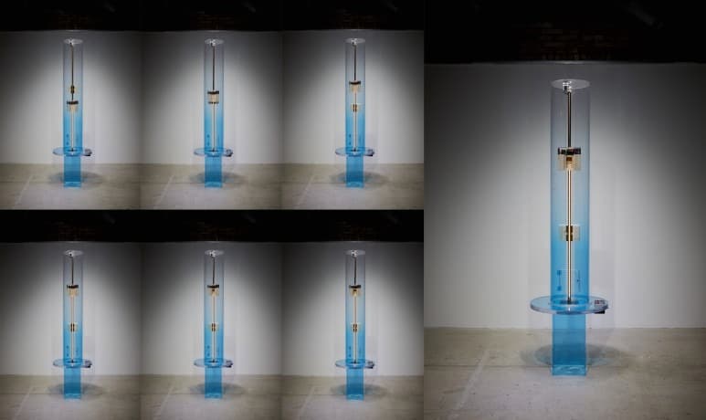Stay and Wander ver. 2 · acrylic, steel, motor, gear, belt, sensor · 220×60×60cm · 2020 (출처= 아트스페이스그로브) · Stay and Wander ver. 2 · acrylic, steel, motor, gear, belt, sensor