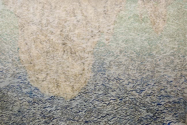 기억에 비친 섬 · 장지에 채색, 순지에 인두, 콜라주 · 130 x 193cm · 2019 (출처= 갤러리오누이)