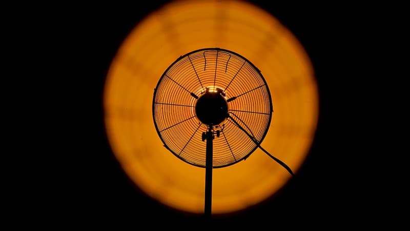 Penumbra · 팬, 4m 레일, 혼합재료 · 450mm : 628mm, 가변크기 · 2021 (출처= d/p) · Penumbra