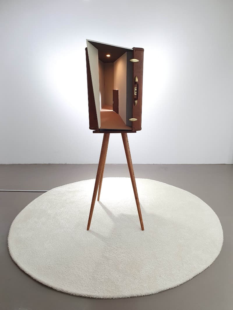차민영 < Inter-object : 공존의 틈 > 포스터