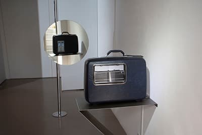 치환된 밀도 I · Synthetic resin, Polycarbonate, LCD, Monitor etc · 62x47x20cm · 2020 (이미지 출처 = 갤러리위) · Synthetic resin, Polycarbonate, LCD, Monitor etc