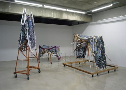 민성홍, Skin_Layer · 가변설치 · 2021 (출처= 블루메미술관) · Skin_Layer