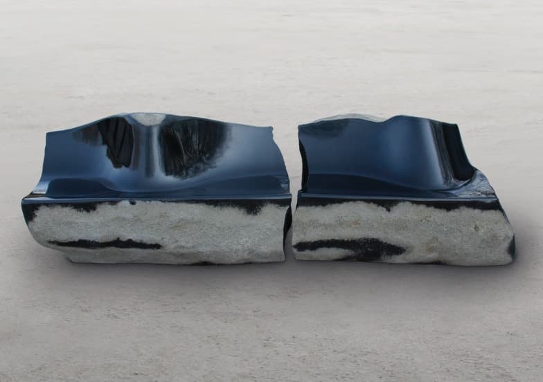 afterimage of beginning 021-534 · Basalt · 1400x700x750mm, 1180x730x700mm · 2020 (이미지 제공 = 조현화랑) · afterimage of beginning 021-534 · Basalt