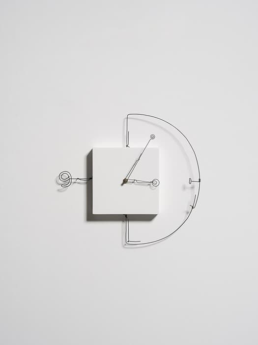김수현, Ticktack 06 · wire drawing on a panel · 32x29x4cm · 2021 (이미지 제공 = 스페이스 엄) · wire drawing on a panel