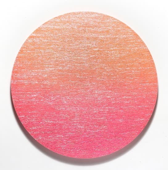Iridescence · acrylic, mother-of-pearl on shaped panel · 104x219cm · 2020 (출처= 아트비트갤러리) · Iridescence · acrylic, mother-of-pearl on shaped panel