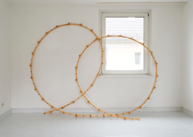 <untitled> · 접이식 옷걸이 · 가변크기 · 2021 (이미지 제공 = 온수공간) · <untitled>