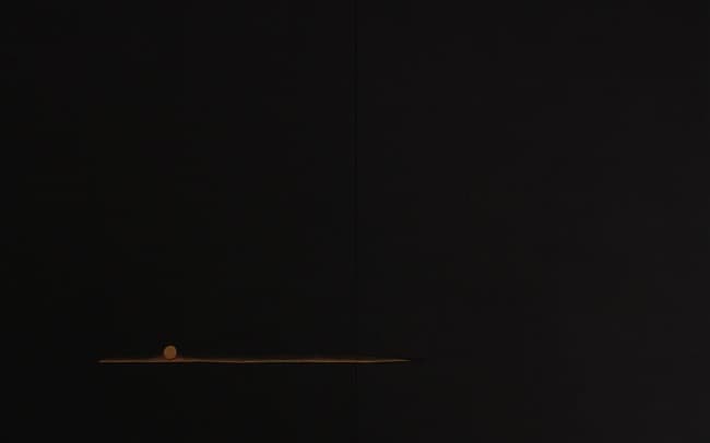 玄과 빛 · 장지에 먹, 금분 · 146 x 224cm · (출처= 갤러리이즈)