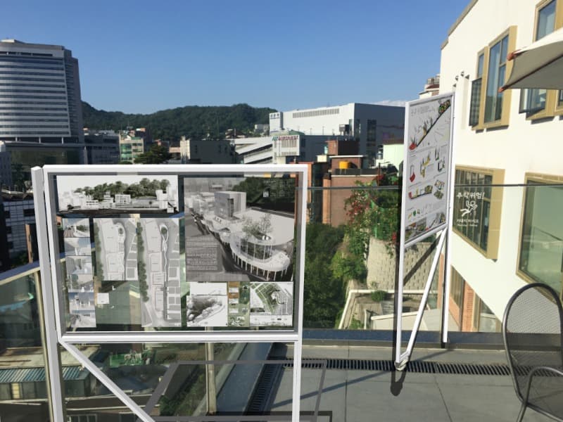 내 마음을 엮어주오  전시설치 안 1 · (이미지 제공 = 바람산 연립)