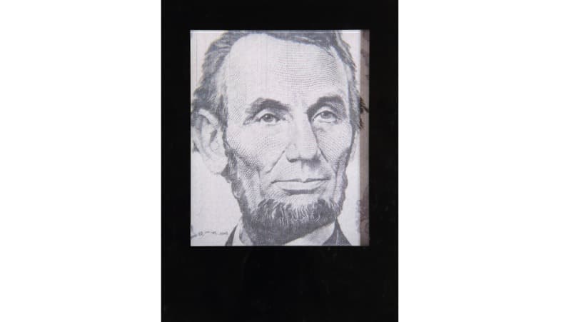 김기훈, ABRAHAM LINCOLN · 아크릴, 철, 감속모터 · 97×65×11CM · 2008 (출처= 갤러리박영)