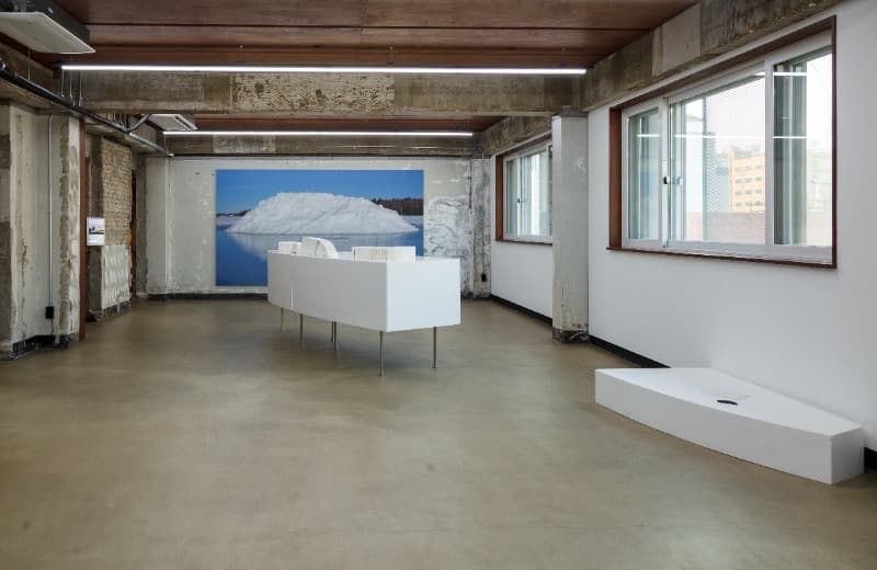 문서진, 살아 있는 섬(Living Island) · 사진, 디지털 프레임, 책, 일지 등 혼합매체, 가변설치 · 2020 ⓒThe Artists & Art Centre Art Moment · Moon Sujin, Living Island