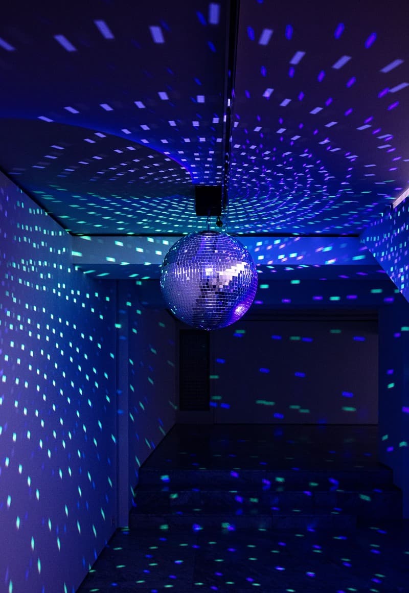 We are all mirror · mirror ball, light, vary · 2021 Courtesy of CODY CHOI & PKM Gallery · We are all mirror · mirror ball, light, vary
