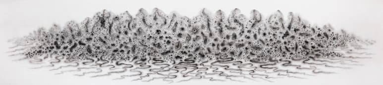 물의 희롱 · 실크에 잉크 · 350 x 70 cm · 2017(출처=소촌아트팩토리 블로그) · The Tease of Water · ink on silk