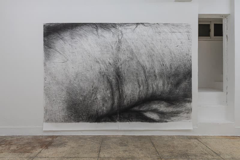 지구에서 온 운명 · charcoal on pape · 215×300cm · 2021 (이미지 제공 = 프로젝트 스페이스 사루비아) · charcoal on pape