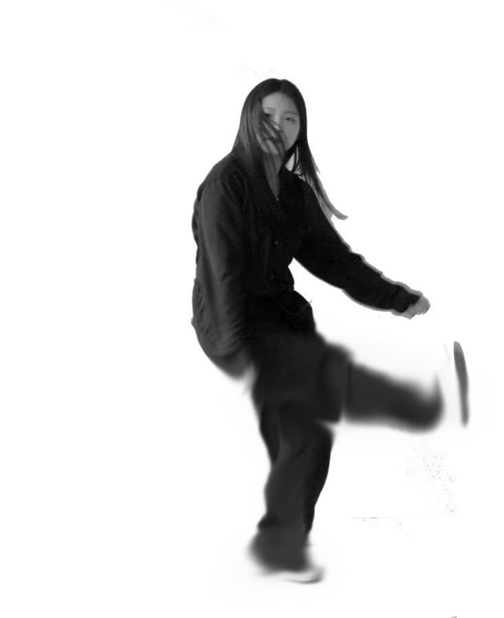 Shadow dance · Transparency LCD + Light installation · 150x200x60 · 2021 ⓒ김형기 (이미지 제공 = 공근혜갤러리) · Shadow dance · Transparency LCD + Light installation