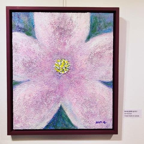 화석:꽃,영원한 삶 No. 5 · 캔버스에 혼합재료 · 53.0x45.5cm · (출처= 갤러리 쏘마 인스타그램) · Fossil: Flower, Eternal Life No. 5 · mixed material on canvas
