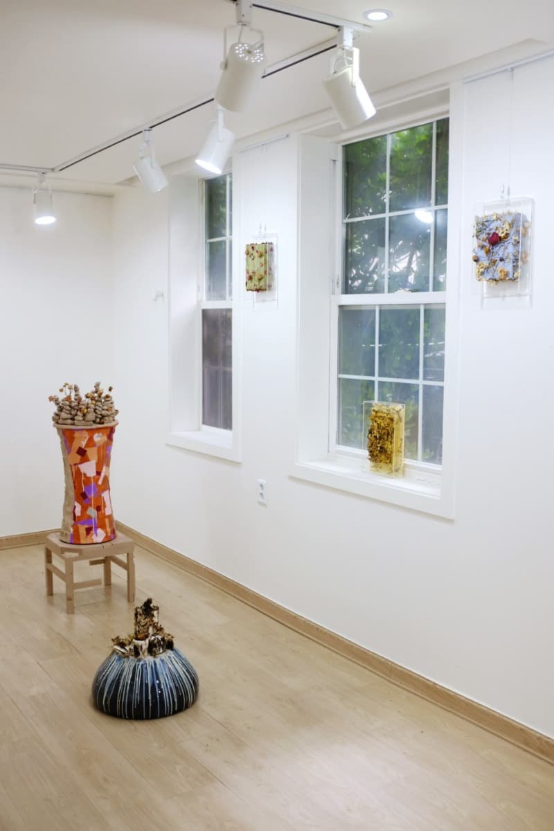 전시전경 · (출처=아티스트 런 스페이스 기묘 블로그) · installation view