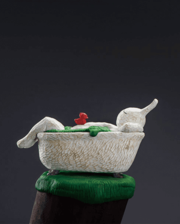 김종선, 욕조안의 토끼와 붉은오리 · 혼합재료 · 45x25x140cm · 2017 (출처= 포항문화재단) · Rabbit and Red Duck in the Bathtub
