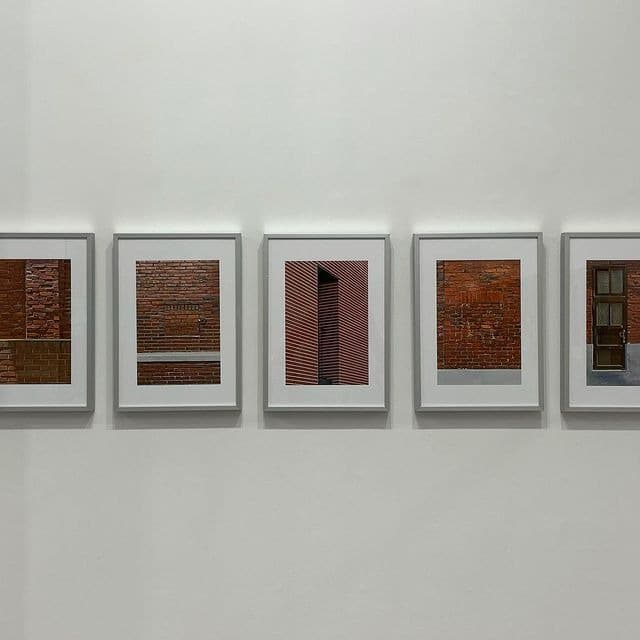 전시전경 · (출처=오디너리 아트랩 차차 x 갤러리 지원씨 인스타그램) · installation view