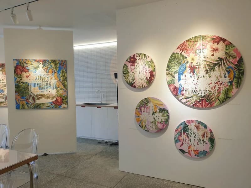 전시전경 · (출처=뮤지엄홀리데이) · installation view