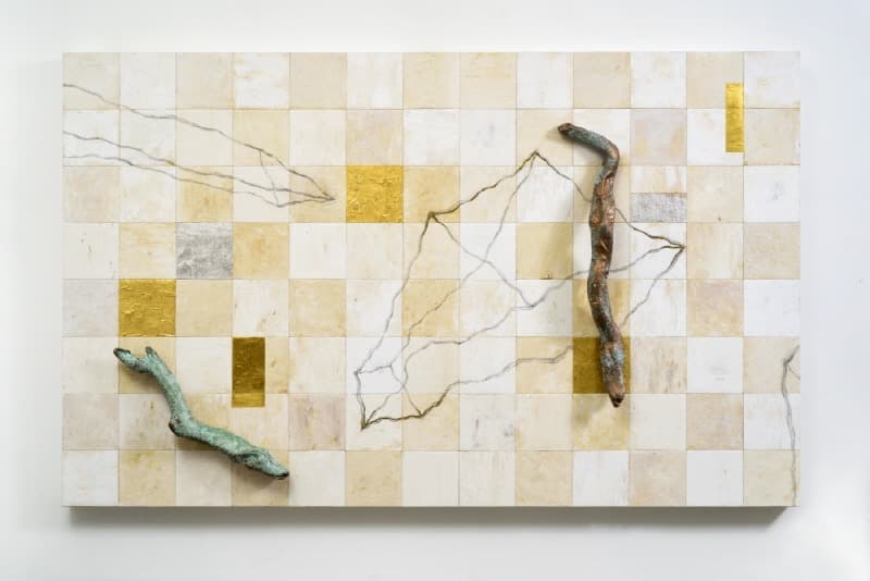 부드러운 집 · 복합재료 · 196 x 120.17 cm · 2021(출처=아트비트갤러리) · soft house · Compound Material