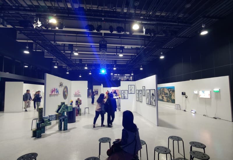 2019 브리즈 아트페어 전시전경 · (이미지 제공 = 브리즈 아트페어) · 2016 Breeze Art Fair Exhibition View