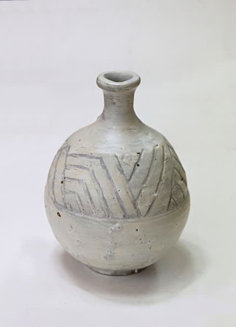 호리병의 변주 · 분청혼합토 · 15 x 20cm · 2021 (출처= 모리스갤러리)