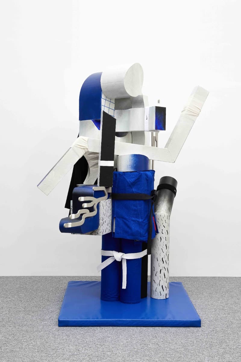 주짓수 Bulky_sex(combine) 2 · mat, uniform, coated styrofoam, acrylic, paint marker, talc on epoxy and etc. · 183(h)x155(w)x120(d)㎝ · 2021 ⓒ 2021 Haneyl Choi (이미지 제공 =아라리오 뮤지엄 인 스페이스) · mat, uniform, coated styrofoam, acrylic, paint marker, talc on epoxy and e