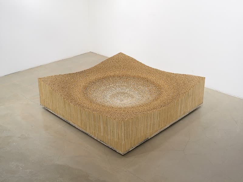Sound · book on wood · 125x125x36cm · 2015 (이미지 제공 = 비트리갤러리) · Sound · book on wood