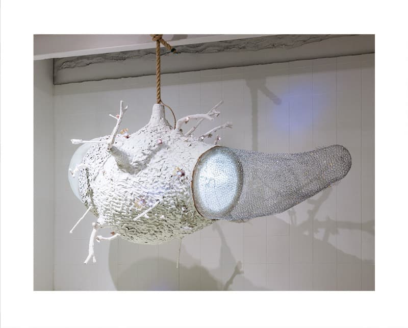 Chandelier · glazed ceramic, wire mesh, led light, rope · 210x245x135cm · 2021 (출처= 파라다이스집) · Chandelier · glazed ceramic, wire mesh, led light, rope