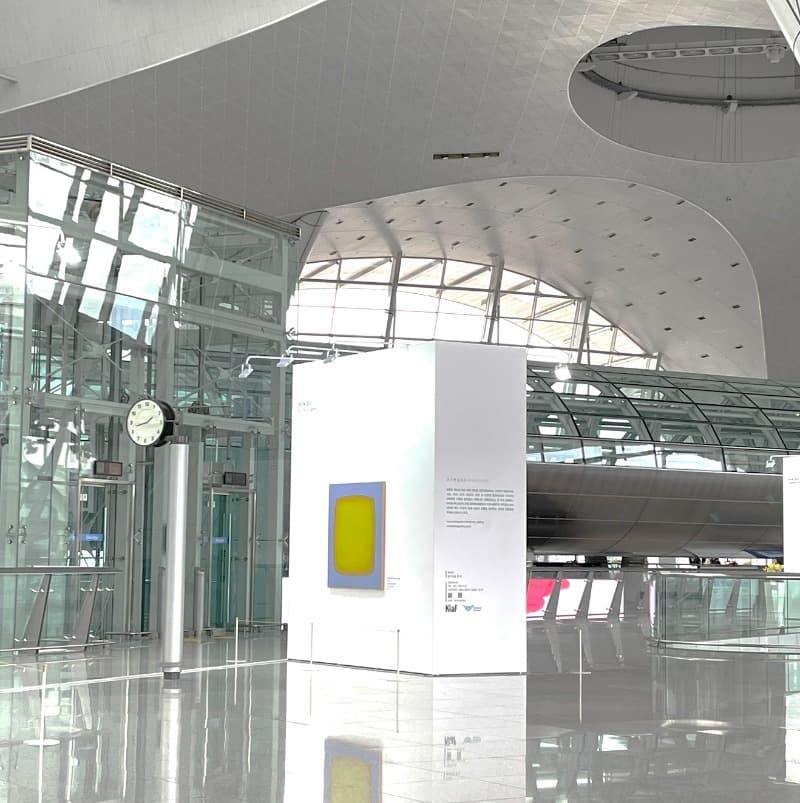 공근혜갤러리 전속 첸 루오 빙, 인천공항 전시 전경. 2021 · (이미지 출처 = 공근혜 갤러리)