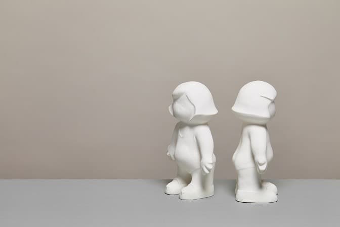 Relationship _ 같지만 다른(등장인물 GGotnim #7, #8) · Ceramic · 30x25cm each · 2021 (출처= 갤러리도스)