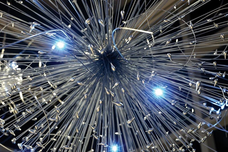 야생 별 Wild Star · 구 지름 25~66cm 8개, 가변설치, 스테인레스 스틸, 레진, 우레탄 도장, LED · 2021 (출처= 봉산문화회관) · Wild Star