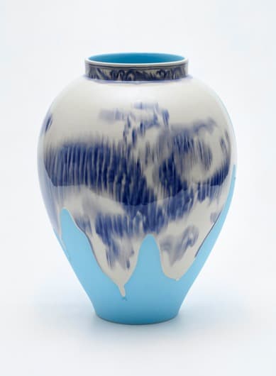 신-청화백자 용문대호(skyblue) · 도자기, 유약 · 43x43x57 cm · 2021 (출처= 갤러리퍼플)