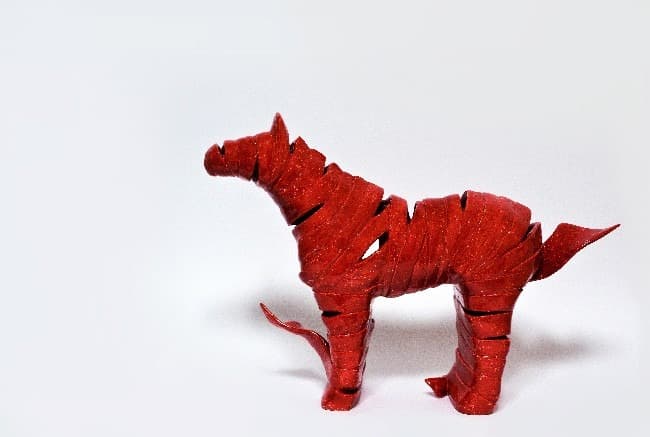 붉은말(Red horse) · stoneware · 43x11x29cm · 2018 (출처= 갤러리도스) · Red horse · stoneware