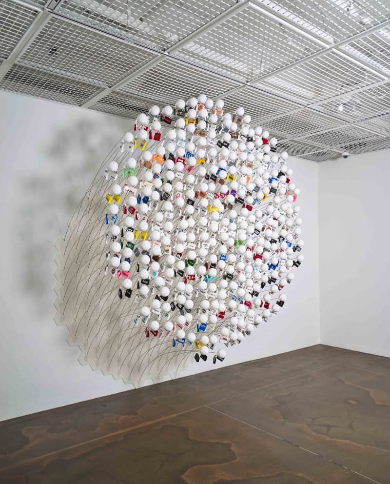 만족이 project · PLA filament, Stainless · Variable installation · 2021 (이미지 제공 = 유아트스페이스) · PLA filament, Stainless
