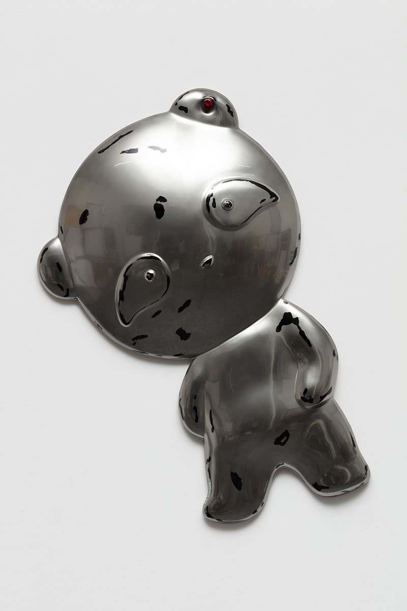 After the Puppet Show-Chrome Pandana · chrome paint on plastic · 38x61x6cm · 2021 (이미지 제공 = 비트리갤러리) · After the Puppet Show-Chrome Pandana · chrome paint on plastic